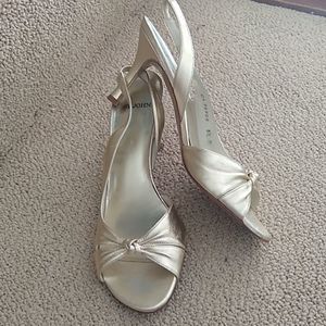 ST. JOHN Gold Sling Backs